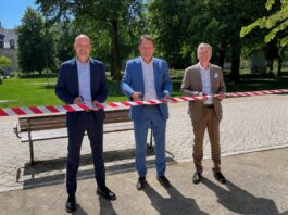 Im Herzen der Innenstadt: Umgestalteter Detmolder Schloßplatz feierlich eingeweiht