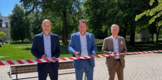 Im Herzen der Innenstadt: Umgestalteter Detmolder Schloßplatz feierlich eingeweiht