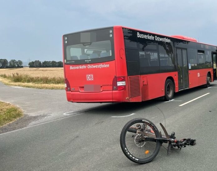 Auf der K 11 kam es zum Zusammenstoß zwischen einem Bus und einer Radfahrerin.