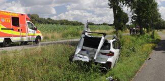 Tödlicher Unfall auf L825 bei Marienmünster: 18-jähriger BMW-Fahrer stirbt nach Baumkollision