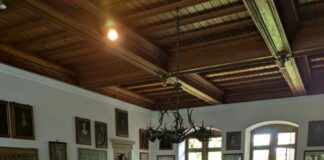 Von Hollywood-Glanz und Schlossgeschichten: Unterhaltsamer Erzählwerkstattabend lockt 99 Gäste ins Barntruper Schloss