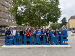 Auf den Spuren des Schalke-Mythos: Fan-Club „Blau-Weiß ’80“ Horn-Bad Meinberg tourt durch Gelsenkirchen