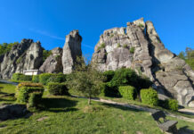 Externsteine werden erneut zur Filmkulisse: Naturdenkmal und Parkplatz für Gäste gesperrt