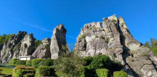 Externsteine werden erneut zur Filmkulisse: Naturdenkmal und Parkplatz für Gäste gesperrt