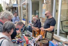 „Bummelflair“ in Bad Salzuflen: Zweiter Nachtflohmarkt überzeugt Besucher