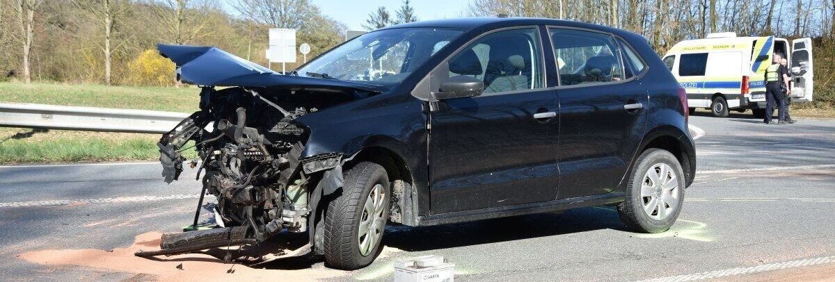 Unter Drogeneinfluss in Bad Salzuflen vor den Baum – und das auch noch ohne Führerschein