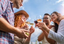 Tradition trifft Geselligkeit: Erntefest in Wüsten