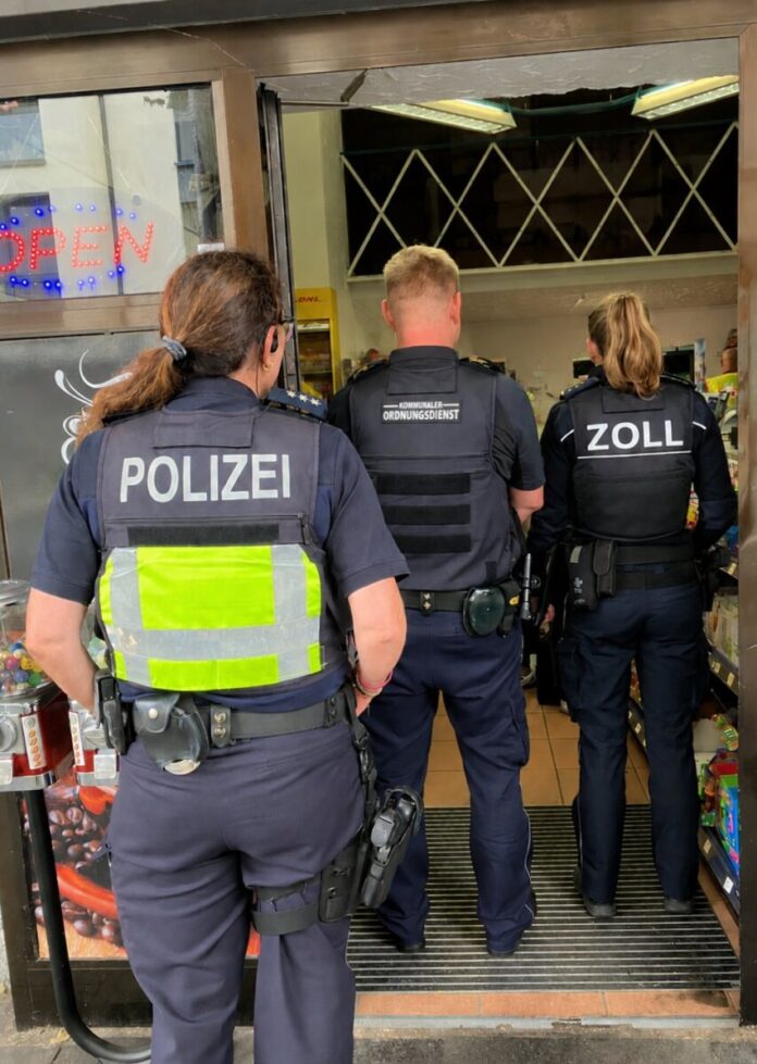 Kontrollaktion Zoll+Polizei+Ordnungsamt_Bad Salzuflen (Stadt Bad Salzuflen)