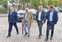 Polizei hautnah erleben: NRW-Innenminister Herbert Reul zum Kaffee auf dem Salzhof