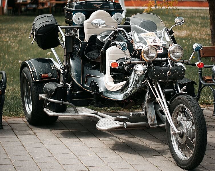 Sechs Jugendliche beim Zusammenstoß von Motorrädern zum Teil schwer verletzt