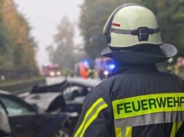 Tödlicher Unfall auf B1 bei Horn-Bad Meinberg: 30-jährige Detmolderin stirbt bei Kollision