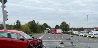Petershagen: Lkw-Fahrer flüchtet nach schwerem Unfall