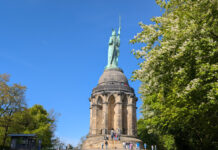 Demokratiefest in Detmold: Tag der deutschen Einheit am Hermann