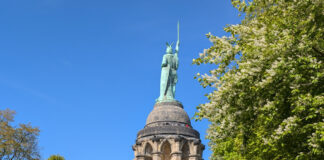 Demokratiefest in Detmold: Tag der deutschen Einheit am Hermann