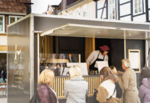 Zwischen Teig und Tönen: Blomberger Wochenmarkt bekommt „singenden Pizzastand“