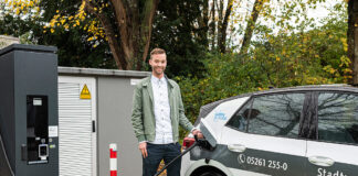 Lemgo: Stadtwerke stellen Ladesäulen auf neues System um