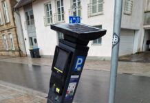 Unfallflucht in Lemgo: Parkscheinautomat an Stiftstraße umgefahren