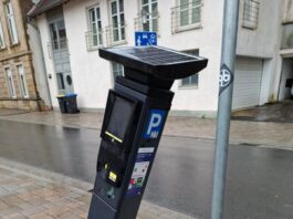 Unfallflucht in Lemgo: Parkscheinautomat an Stiftstraße umgefahren