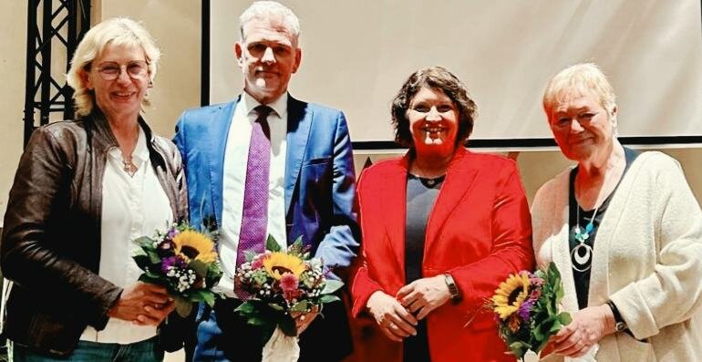 Diskussion über Pflege im Bürgerhaus Lage