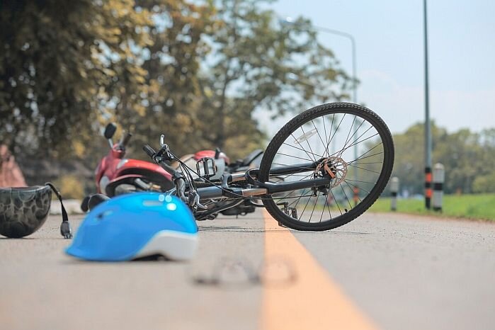 Radlerin stürzt in Detmold beim Ausweichversuch auf dem Radweg