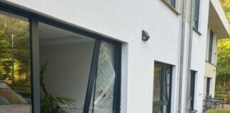 Unfall in Schieder-Schwalenberg: Senior prallt mit BMW gegen Altenheim