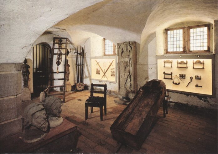 aus einer Ansichtskartenserie mit Innenaufnahmen des 1961 neu eingerichteten Heimatmuseums (2)